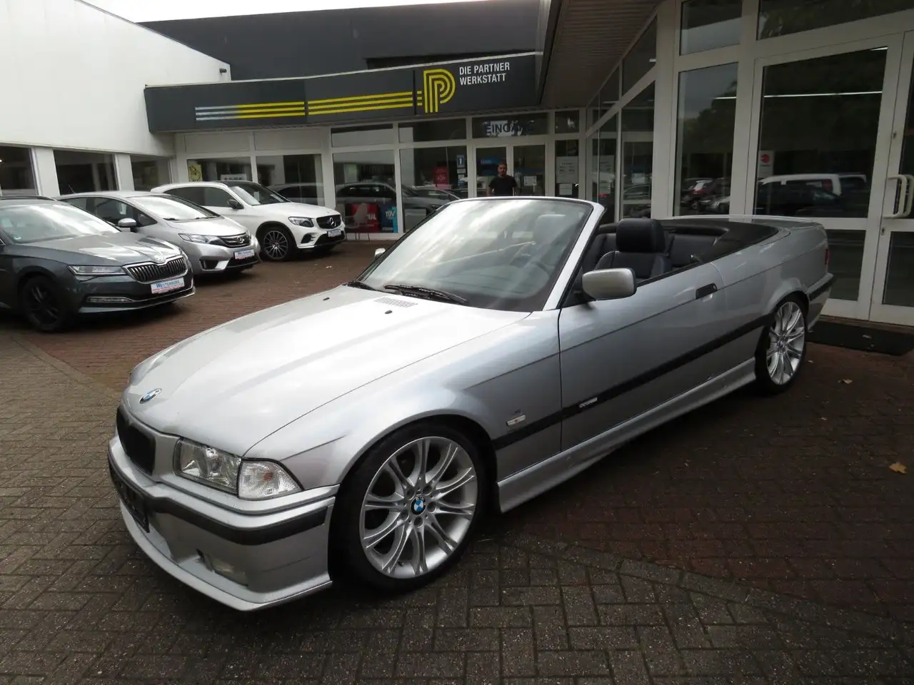 BMW 318 i Cabrio Exclusiv Edition, foto 5