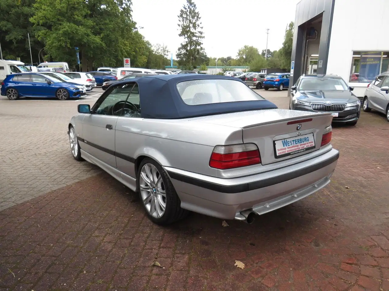 BMW 318 i Cabrio Exclusiv Edition, foto 3