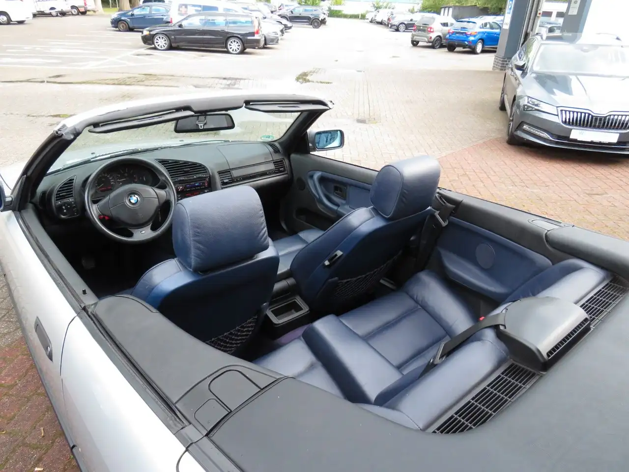 BMW 318 i Cabrio Exclusiv Edition, foto 9
