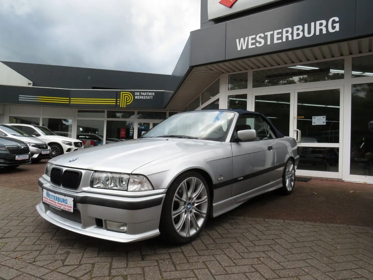 BMW 318 i Cabrio Exclusiv Edition Silber - 1