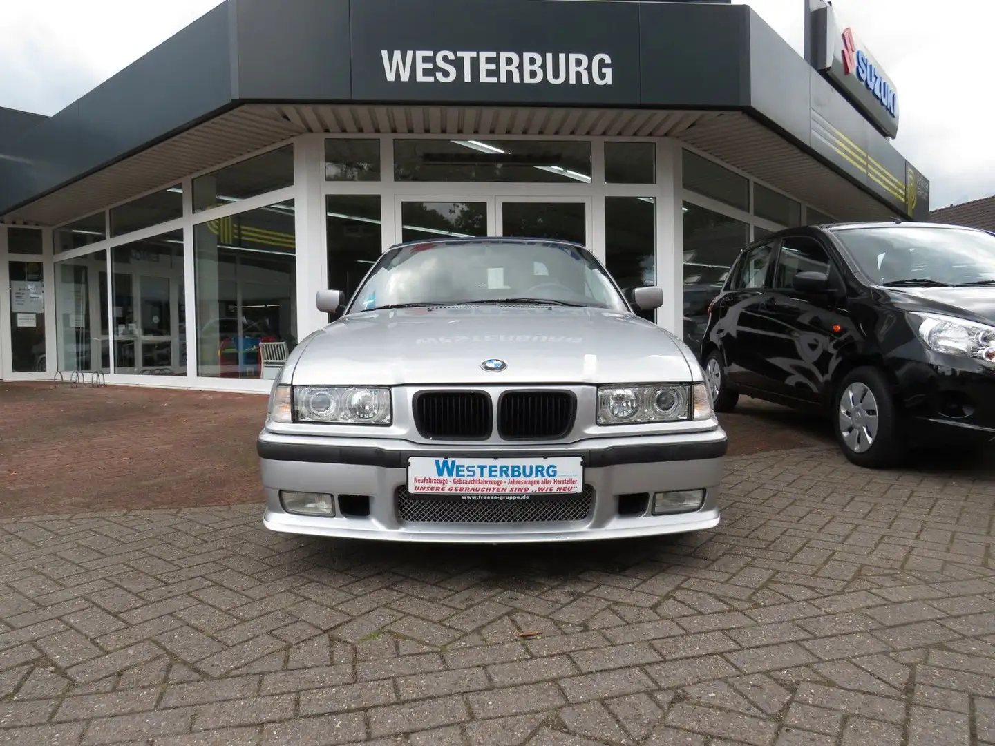 BMW 318 i Cabrio Exclusiv Edition Silber - 2