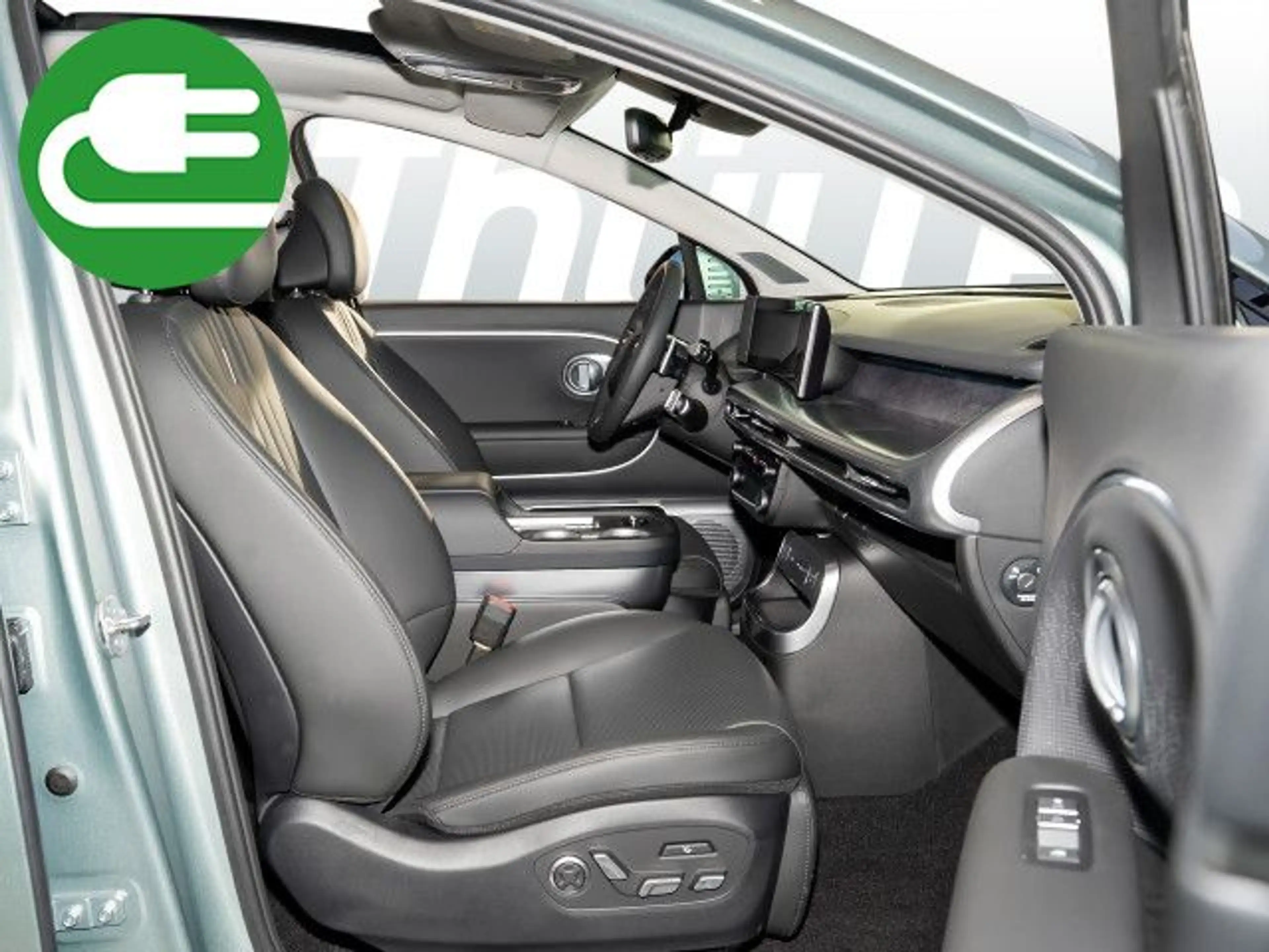 Hyundai IONIQ 9 Uniq Glasdach Relax-Paket 110 kWh 4WD Navi — photo 3