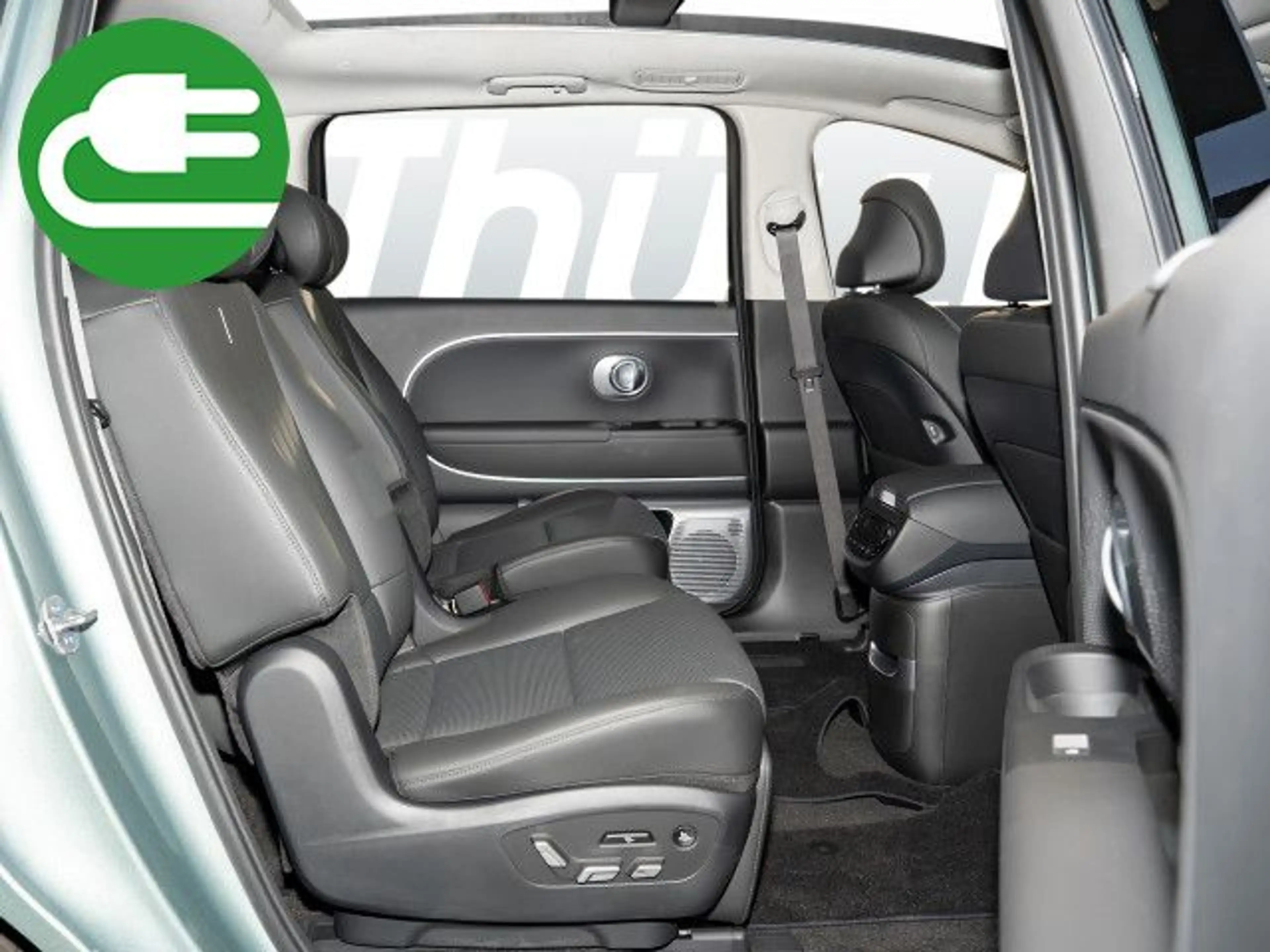 Hyundai IONIQ 9 Uniq Glasdach Relax-Paket 110 kWh 4WD Navi — photo 4
