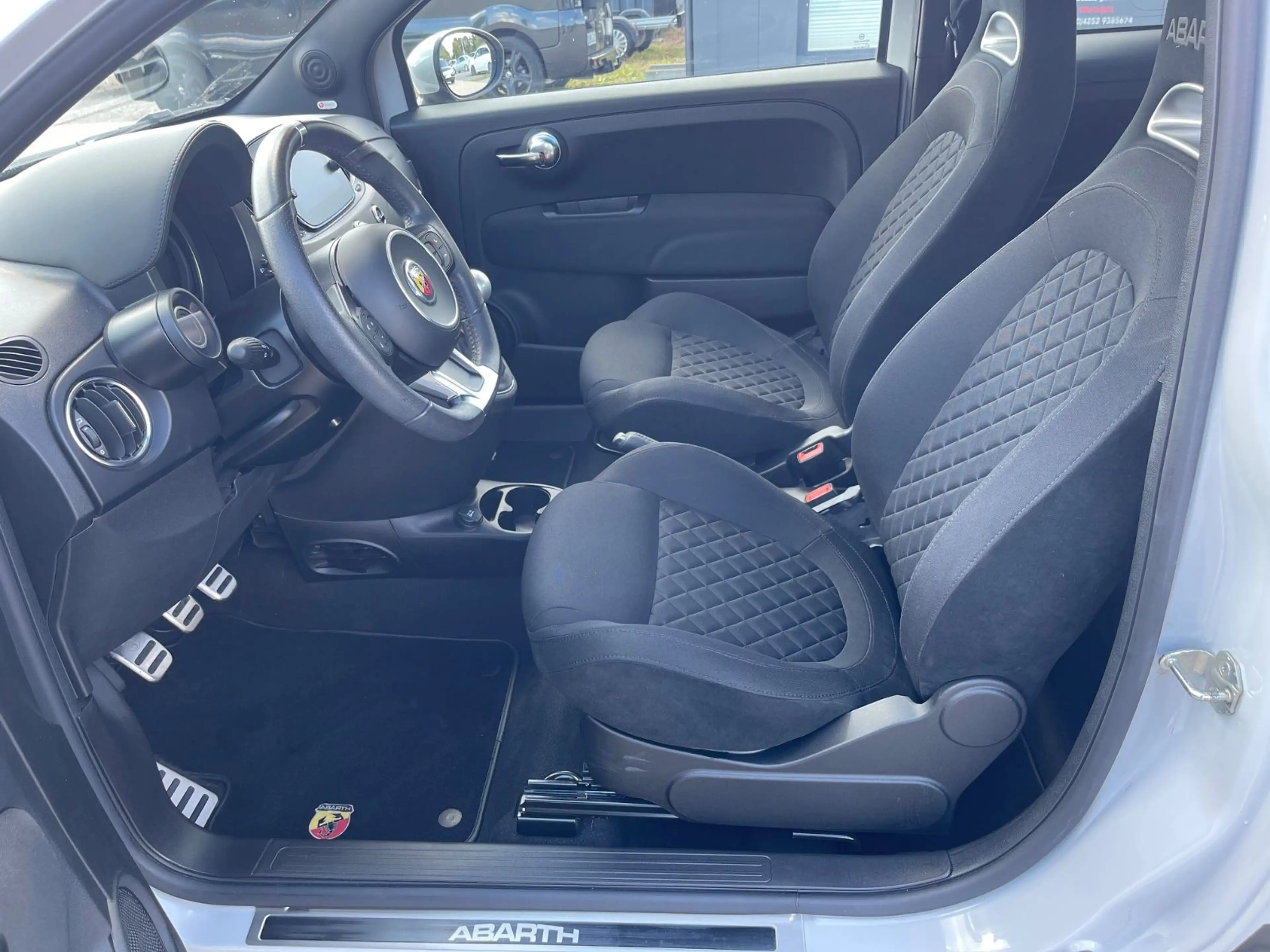 Abarth 500 595 C 1.4 Turbo F595 1HD BEATS DAB Design-Paket — photo 14