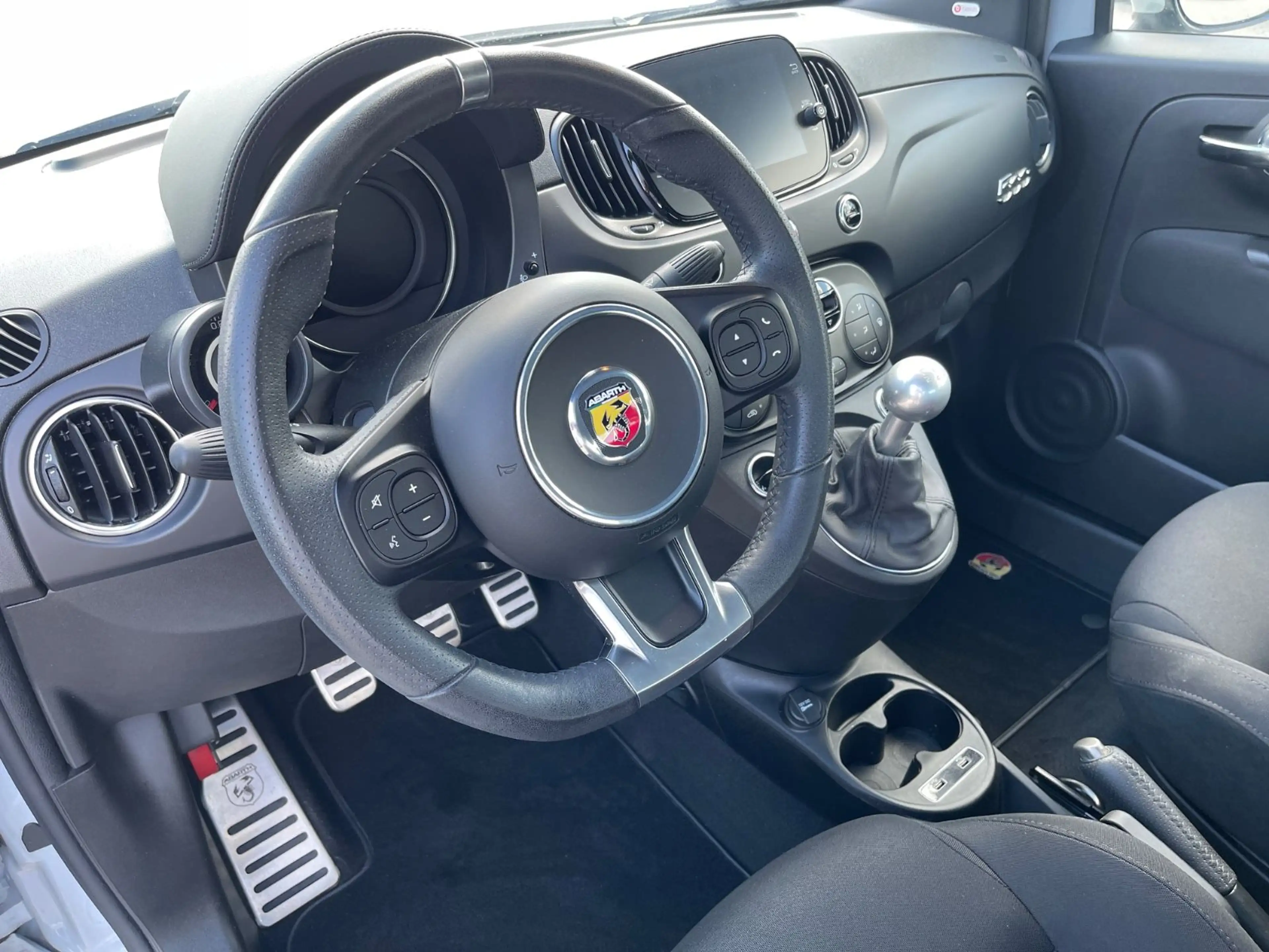 Abarth 500 595 C 1.4 Turbo F595 1HD BEATS DAB Design-Paket — photo 15