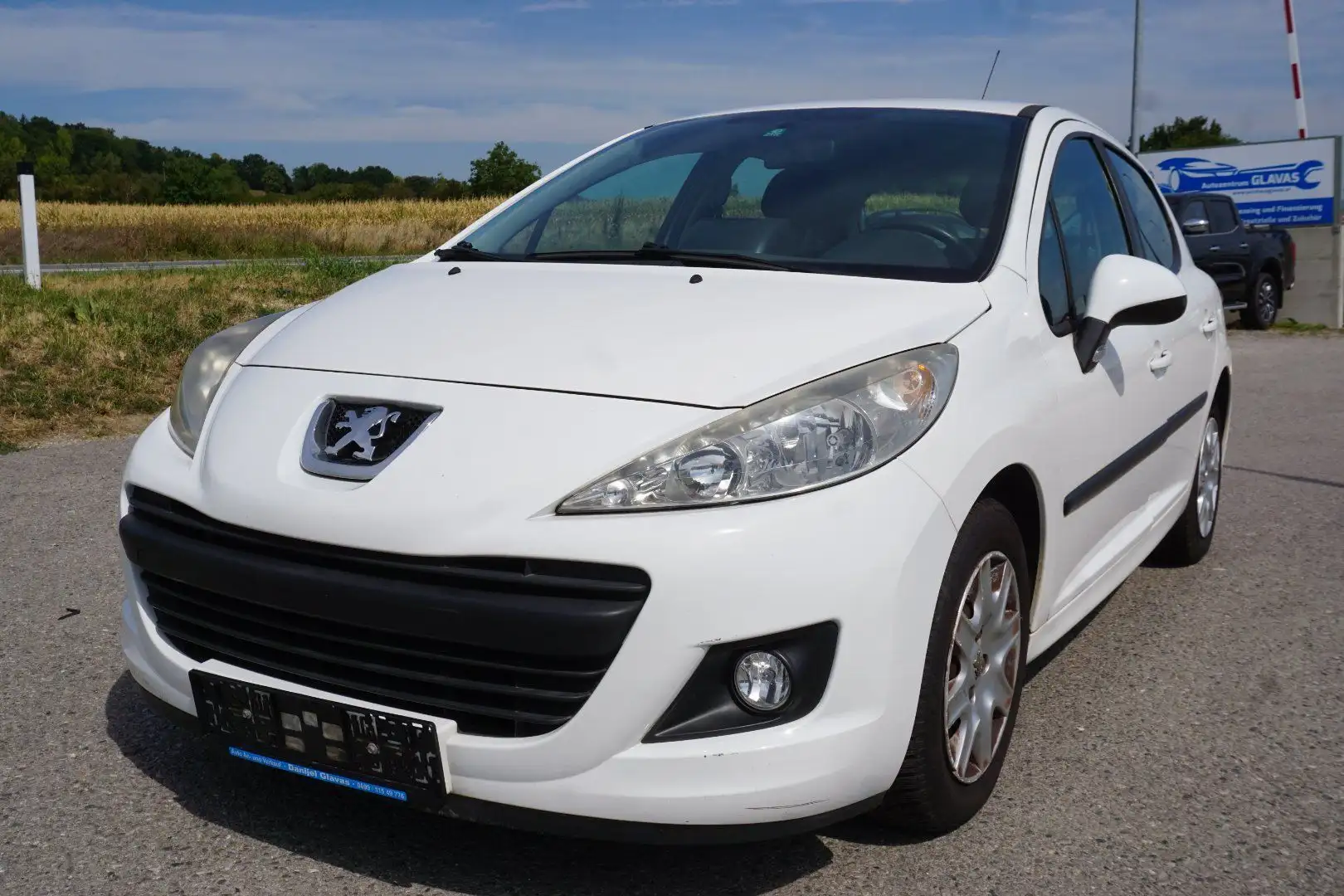 Peugeot 207 Trendy 1,4 HDi 70 FAP Weiß - 2