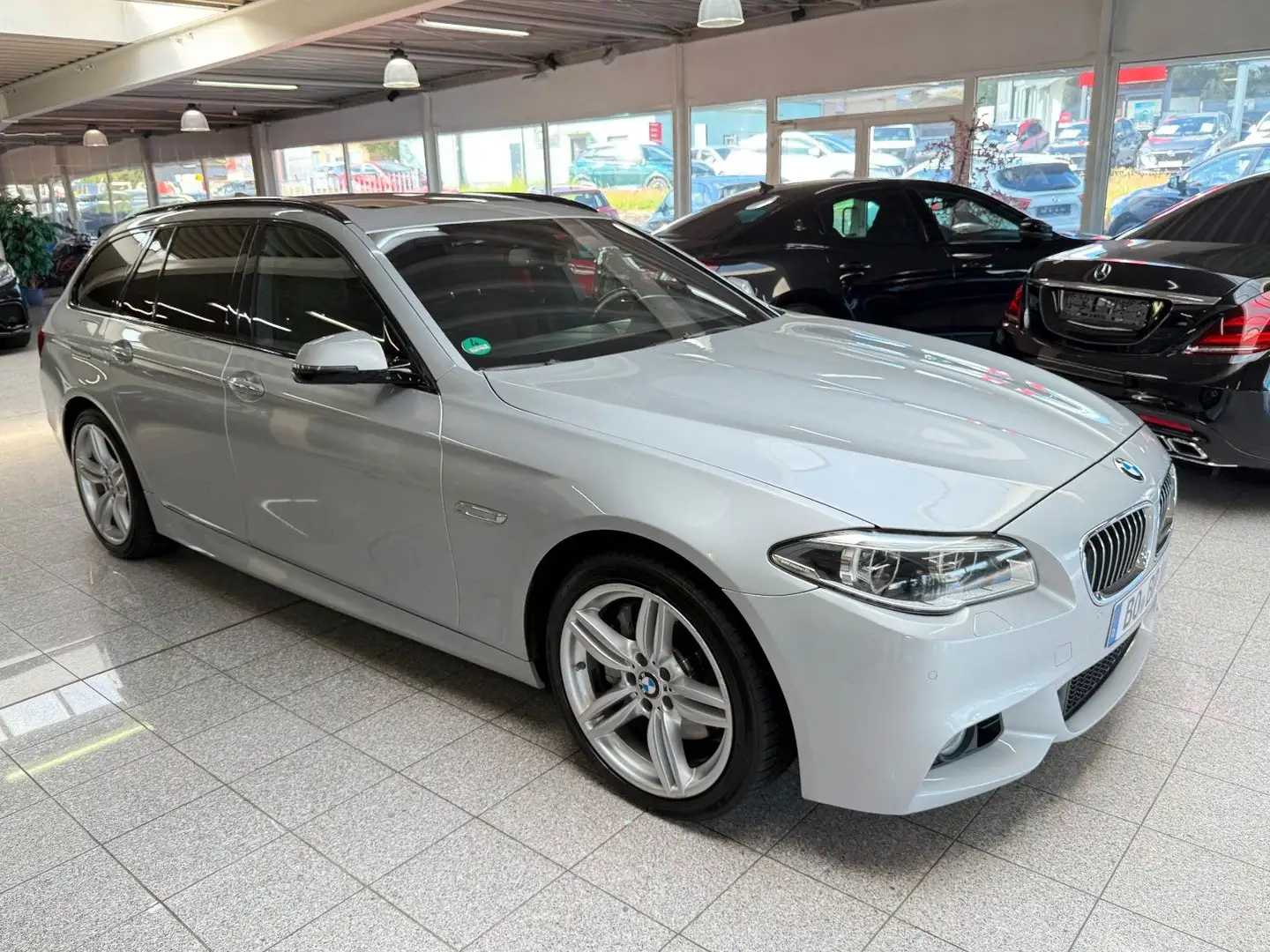 BMW 535 d M-Paket / LED-Scheinwerfer / AHK/ Zilver - 2