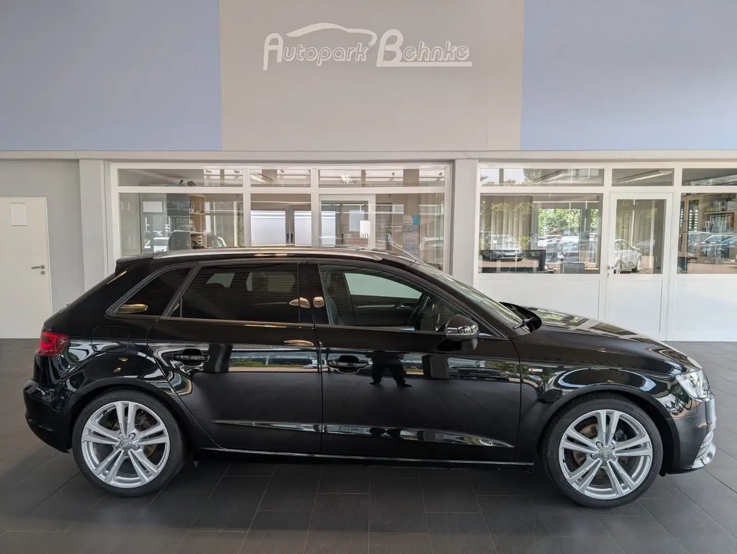 Audi A3 Sportback S line*18Zoll*Leder*Sitzh.*Xenon* Black - 1