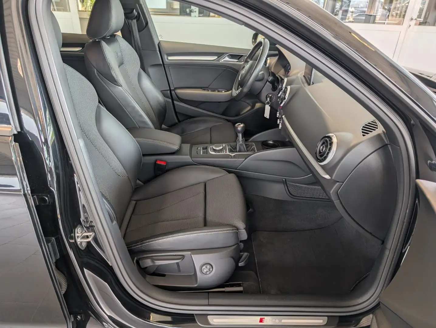 Audi A3 Sportback S line*18Zoll*Leder*Sitzh.*Xenon* Black - 2