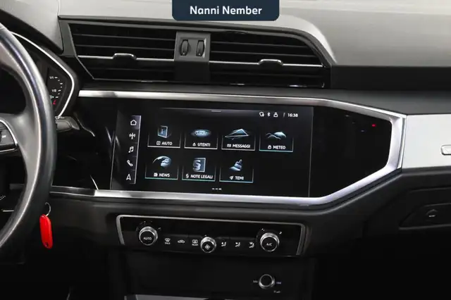 Audi Q3 view 12