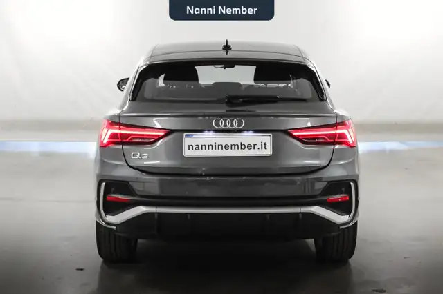 Audi Q3 view 4