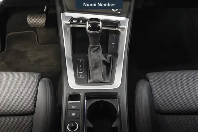 Audi Q3 view 13