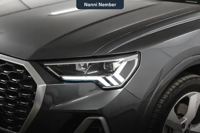 Audi Q3 view 5