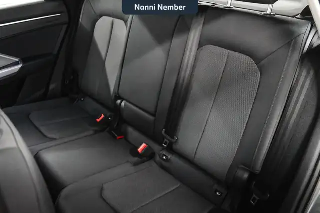Audi Q3 view 15