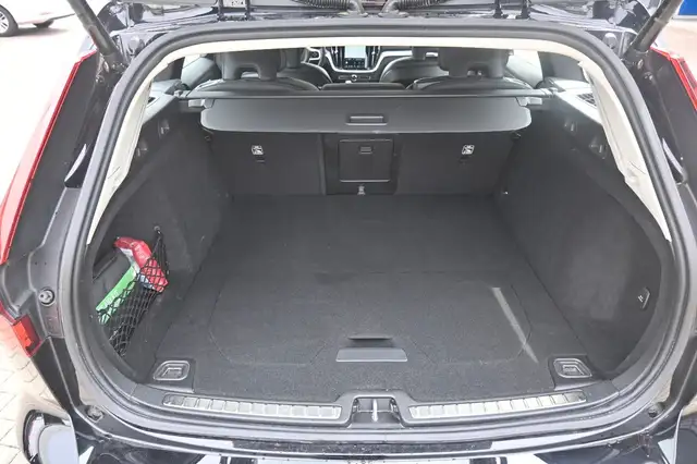 Volvo V60 Cross Country view 15