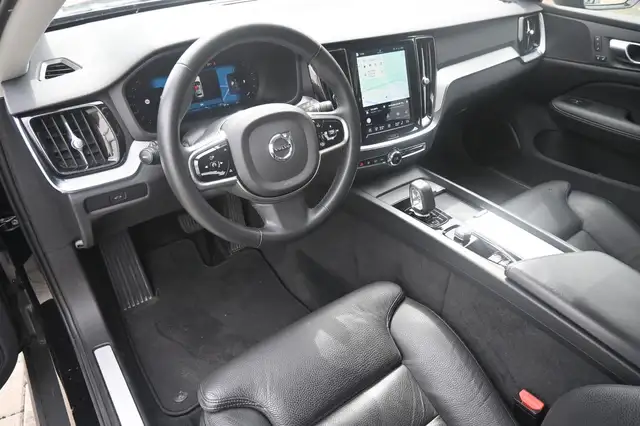 Volvo V60 Cross Country view 11