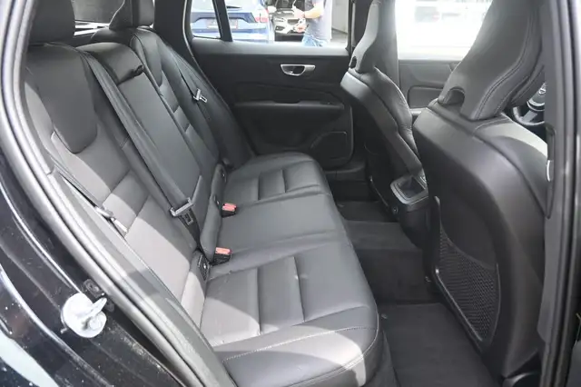Volvo V60 Cross Country view 14