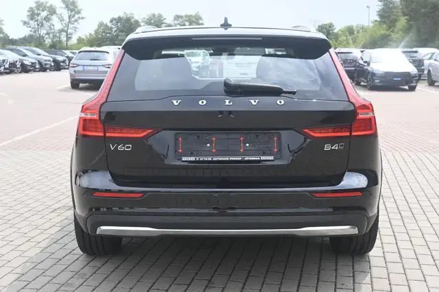 Volvo V60 Cross Country view 4