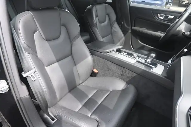 Volvo V60 Cross Country view 13