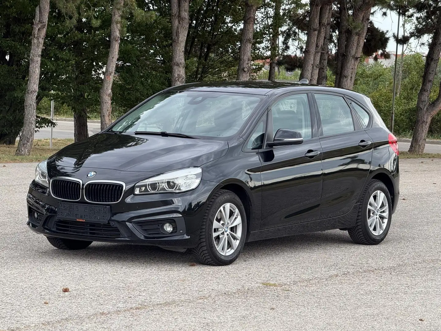 BMW 216 d Active Tourer Advantage Aut. Schwarz - 1