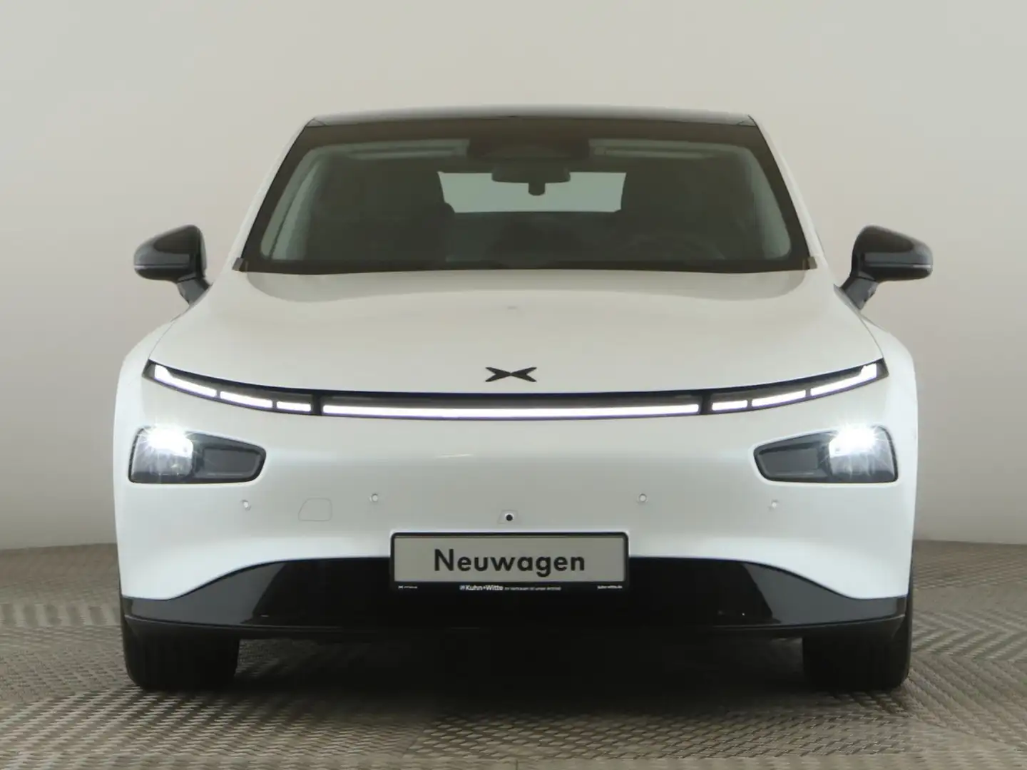 Xpeng P7 AWD Performance White - 2