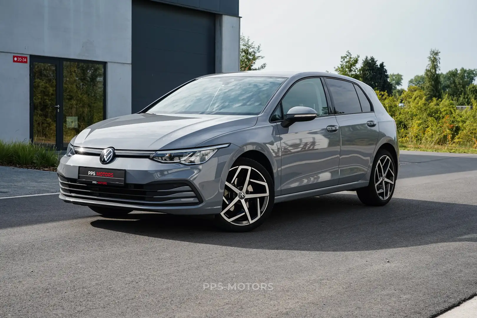 Volkswagen Golf 1.5 eTSI | CAMERA | ACC | KEYLESS | 1ST OWNER Grijs - 1
