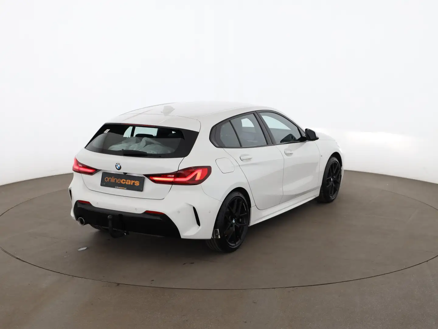 BMW 118 i Limousine M-Sport Aut LED AHK NAVI SITZHZG Weiß - 2