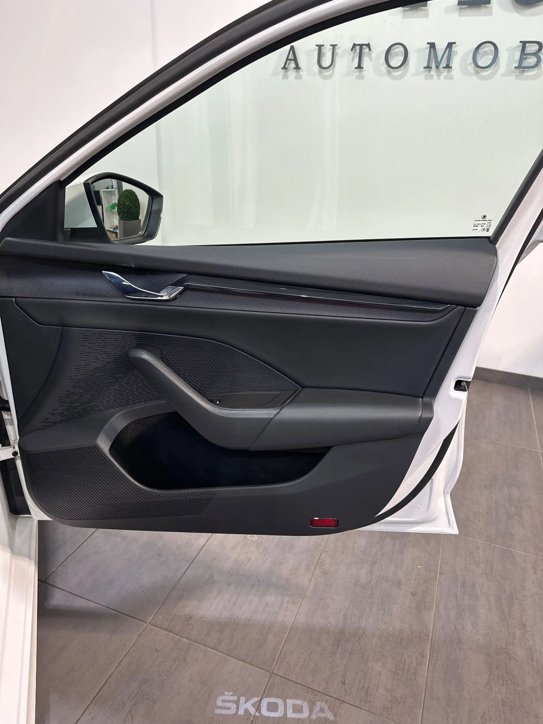 Skoda Octavia Combi 2.0 TDI DSG Clever NAV+LED+AHK+KAM+SHZ+1HD — photo 11