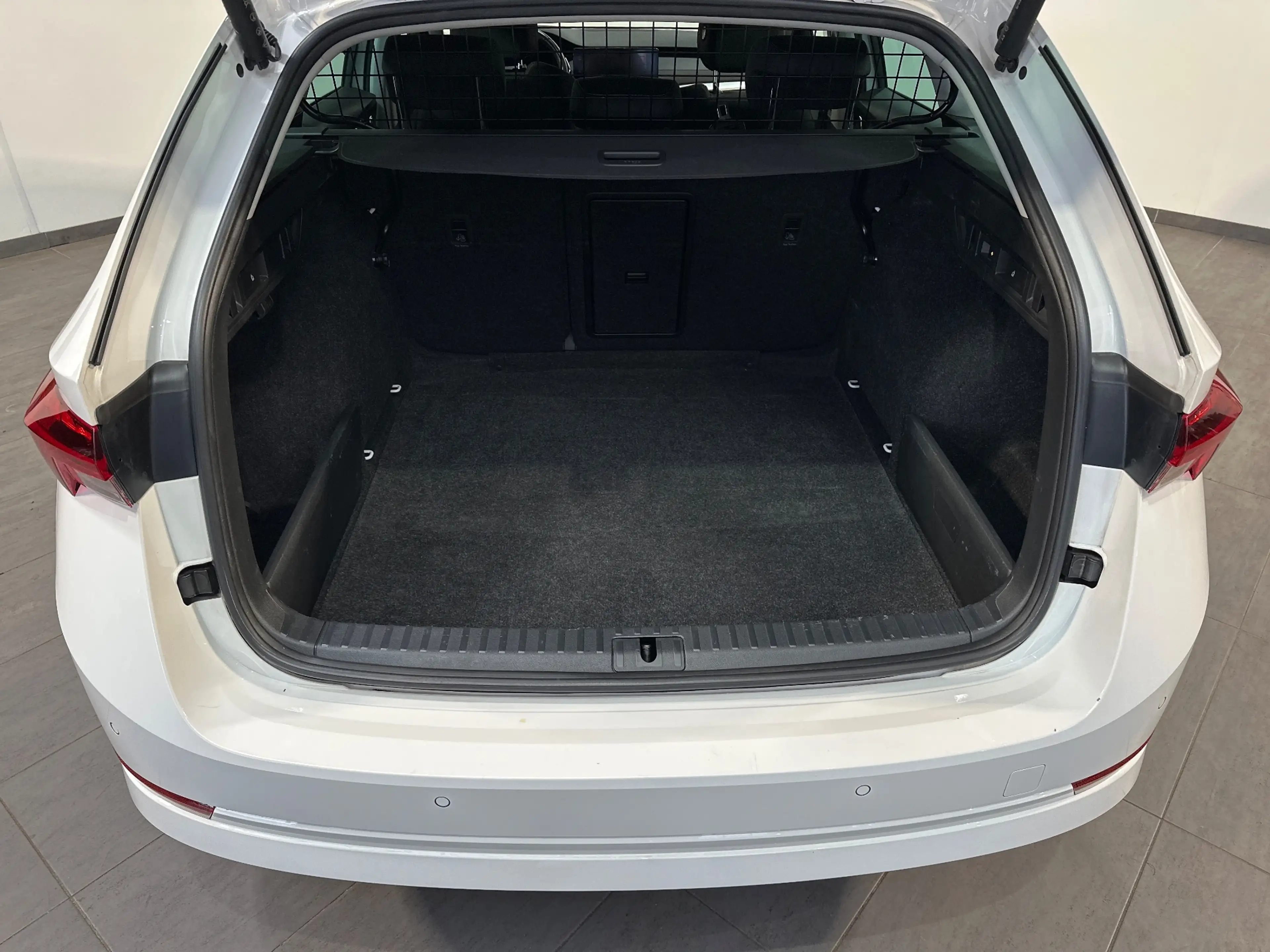 Skoda Octavia Combi 2.0 TDI DSG Clever NAV+LED+AHK+KAM+SHZ+1HD — photo 6