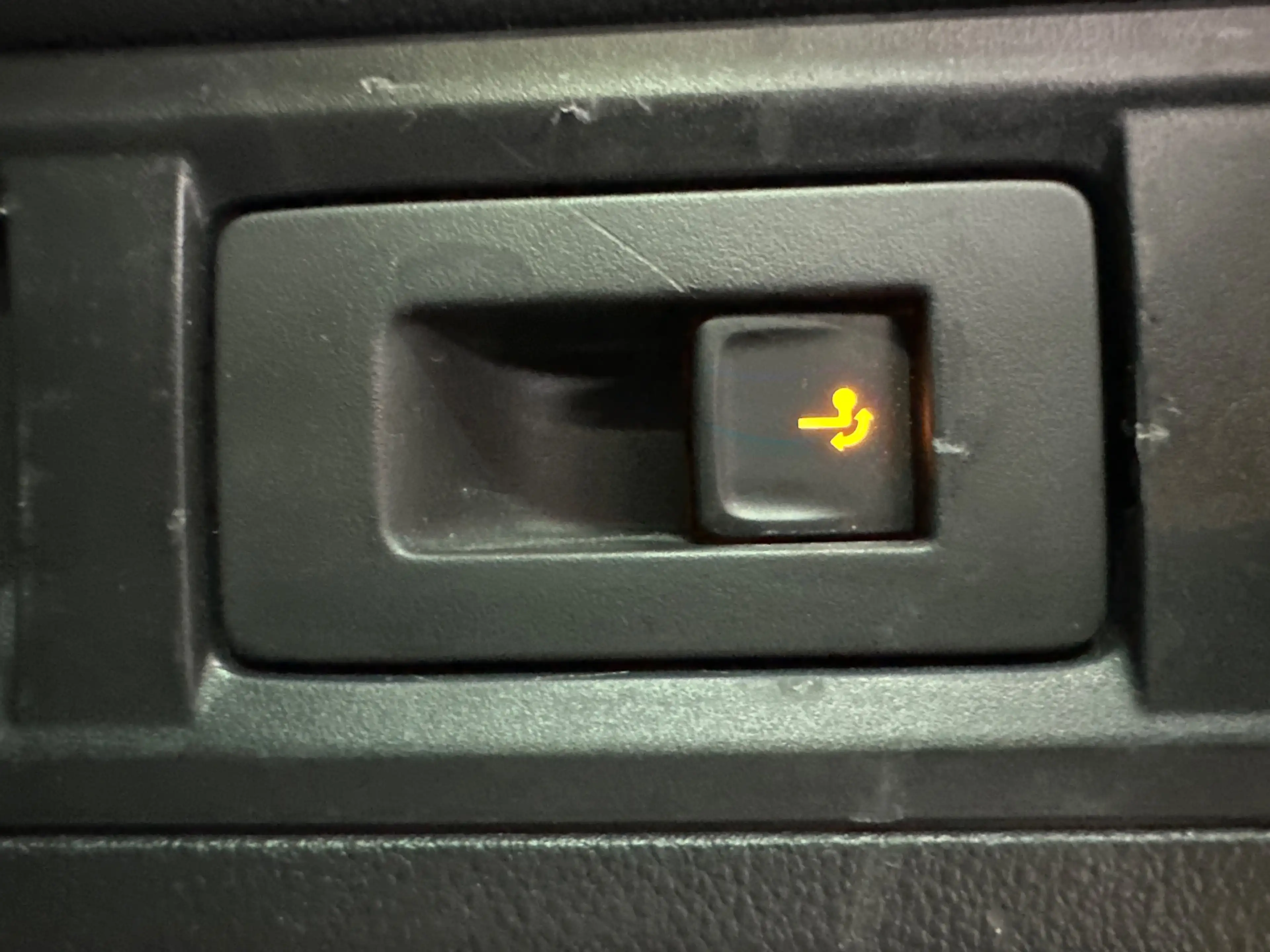 Skoda Octavia Combi 2.0 TDI DSG Clever NAV+LED+AHK+KAM+SHZ+1HD — photo 9