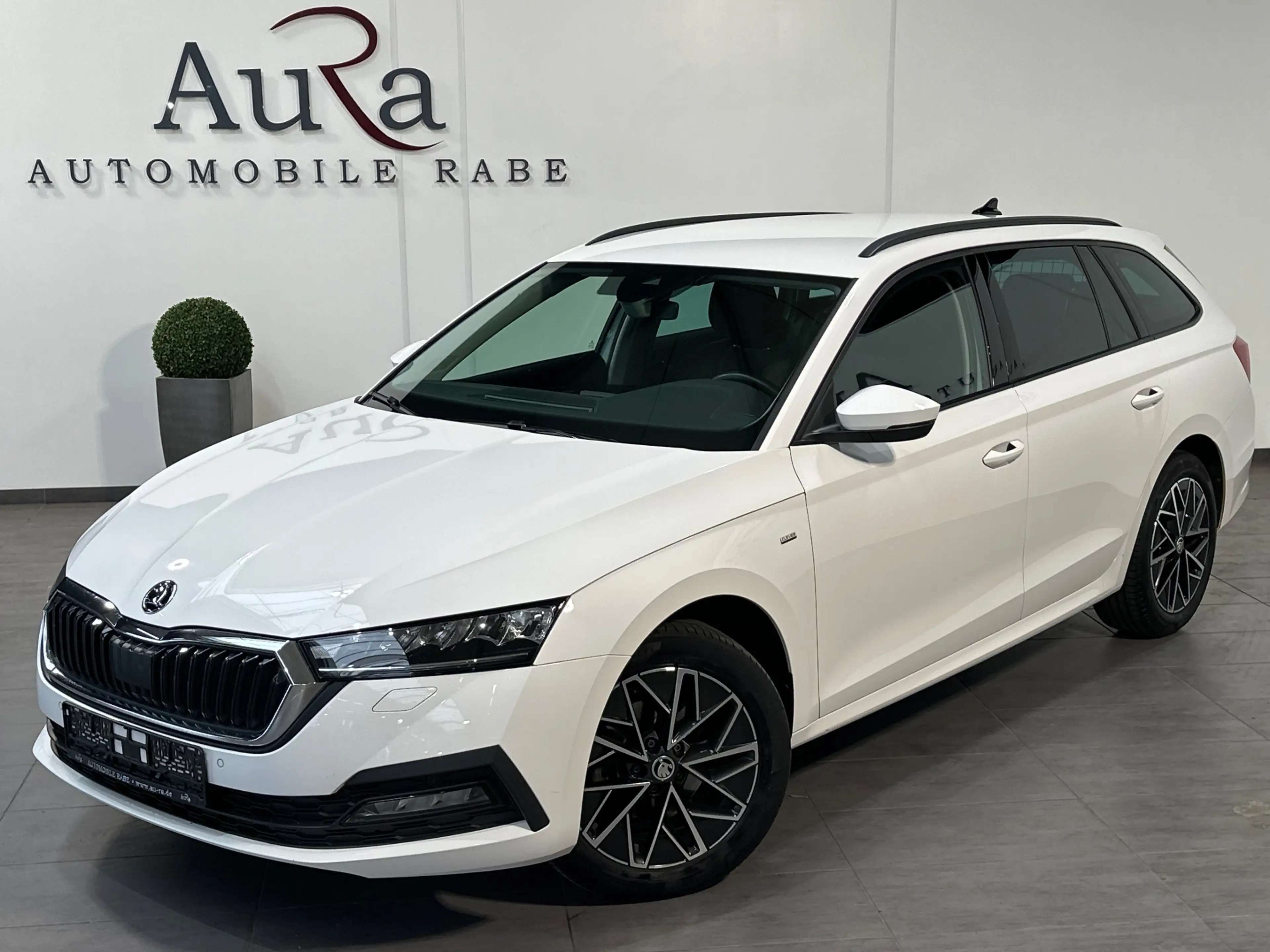 Skoda Octavia Combi 2.0 TDI DSG Clever NAV+LED+AHK+KAM+SHZ+1HD — photo 2