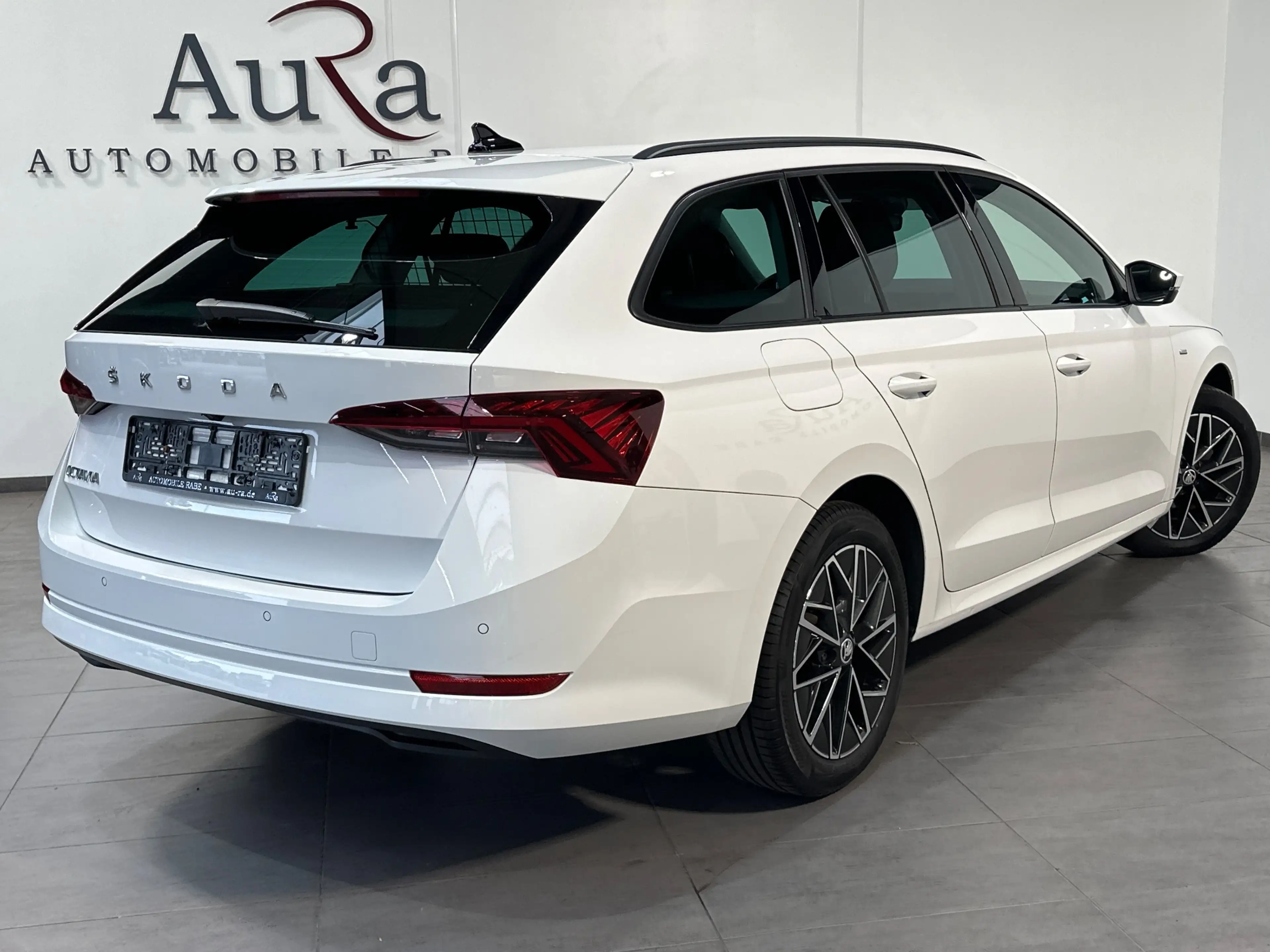 Skoda Octavia Combi 2.0 TDI DSG Clever NAV+LED+AHK+KAM+SHZ+1HD — photo 4