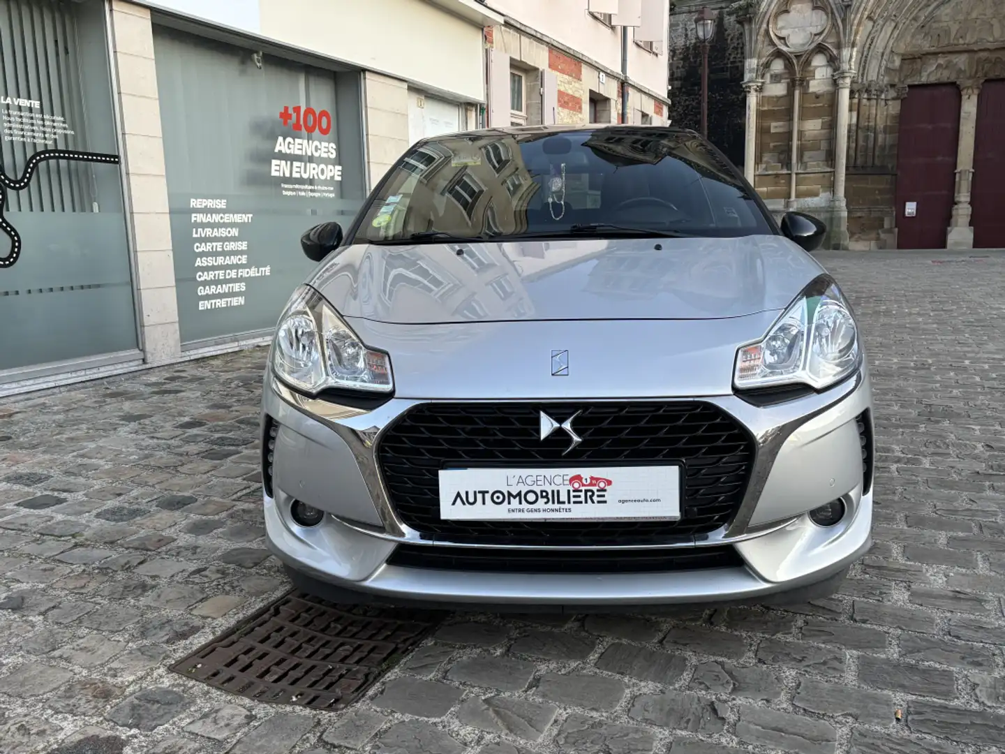 DS Automobiles DS 3 1.6 Blue HDi S&S 99 cv SO CHIC Grau - 2