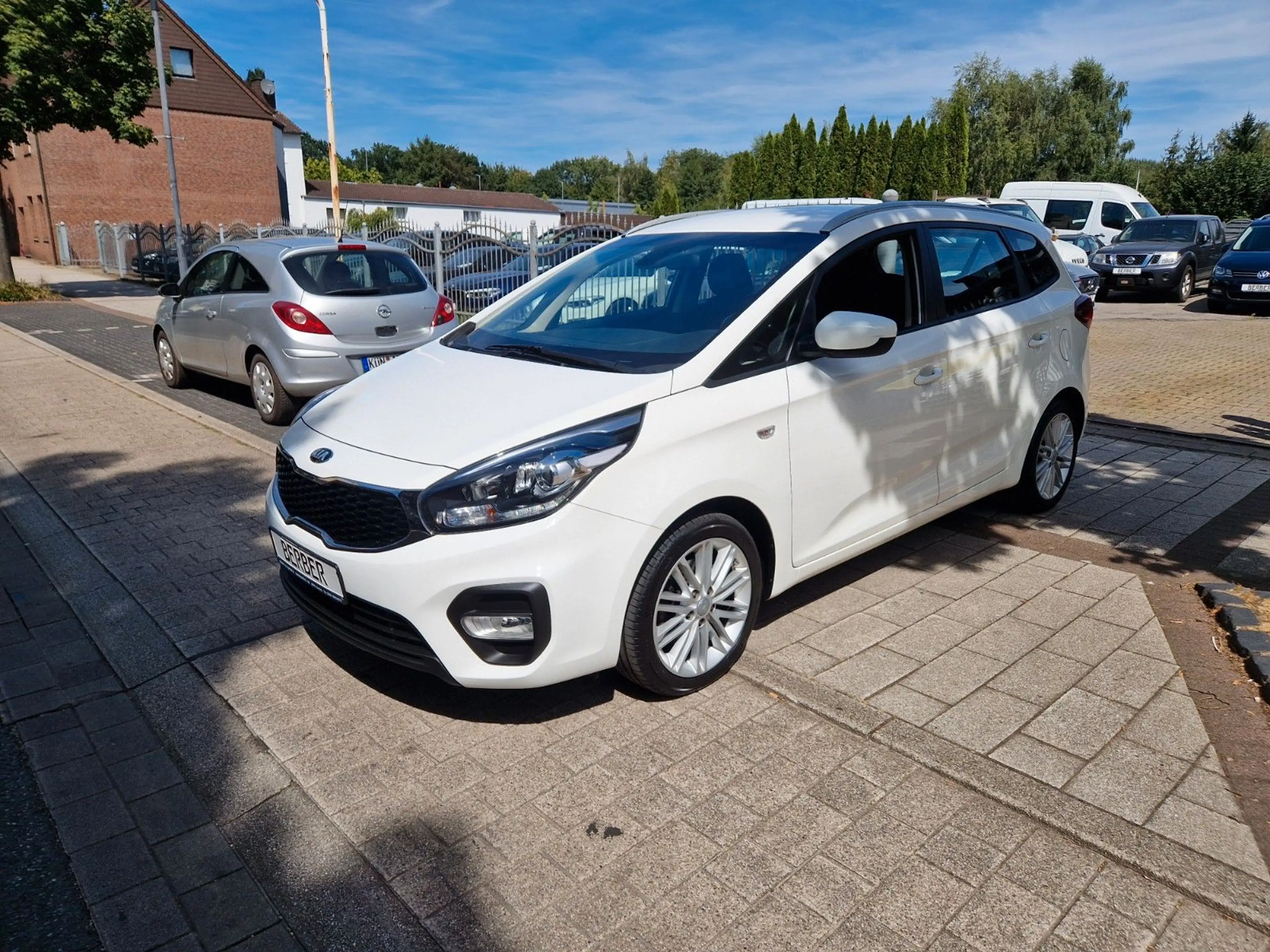 Kia Carens *2.Hand*Navi*Cam*7-SItzer*Temp*Wenig/KM