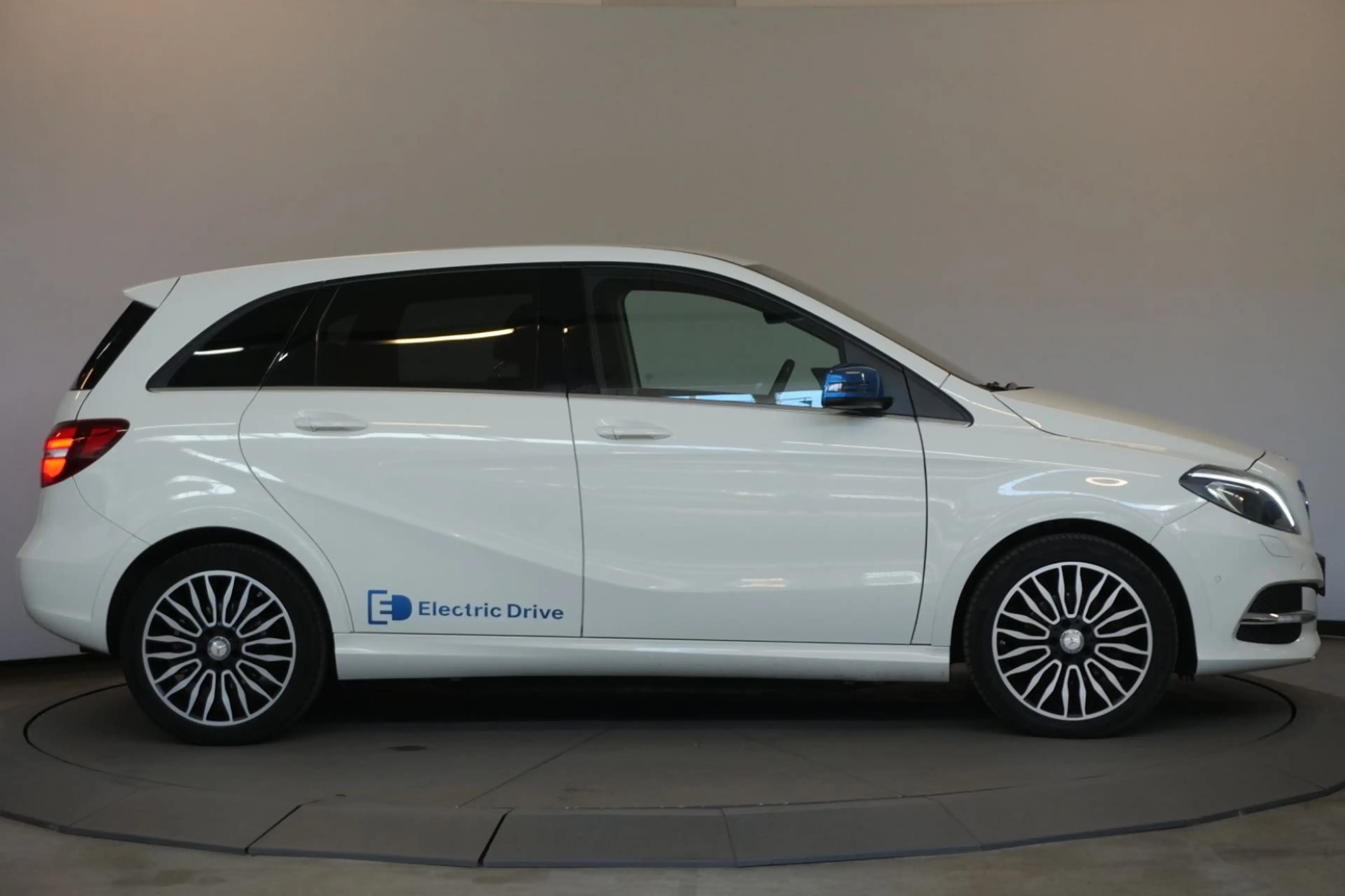 Mercedes-Benz B Electric Drive B 250 Electric Drive Standard BiXenon StzHzg — photo 6