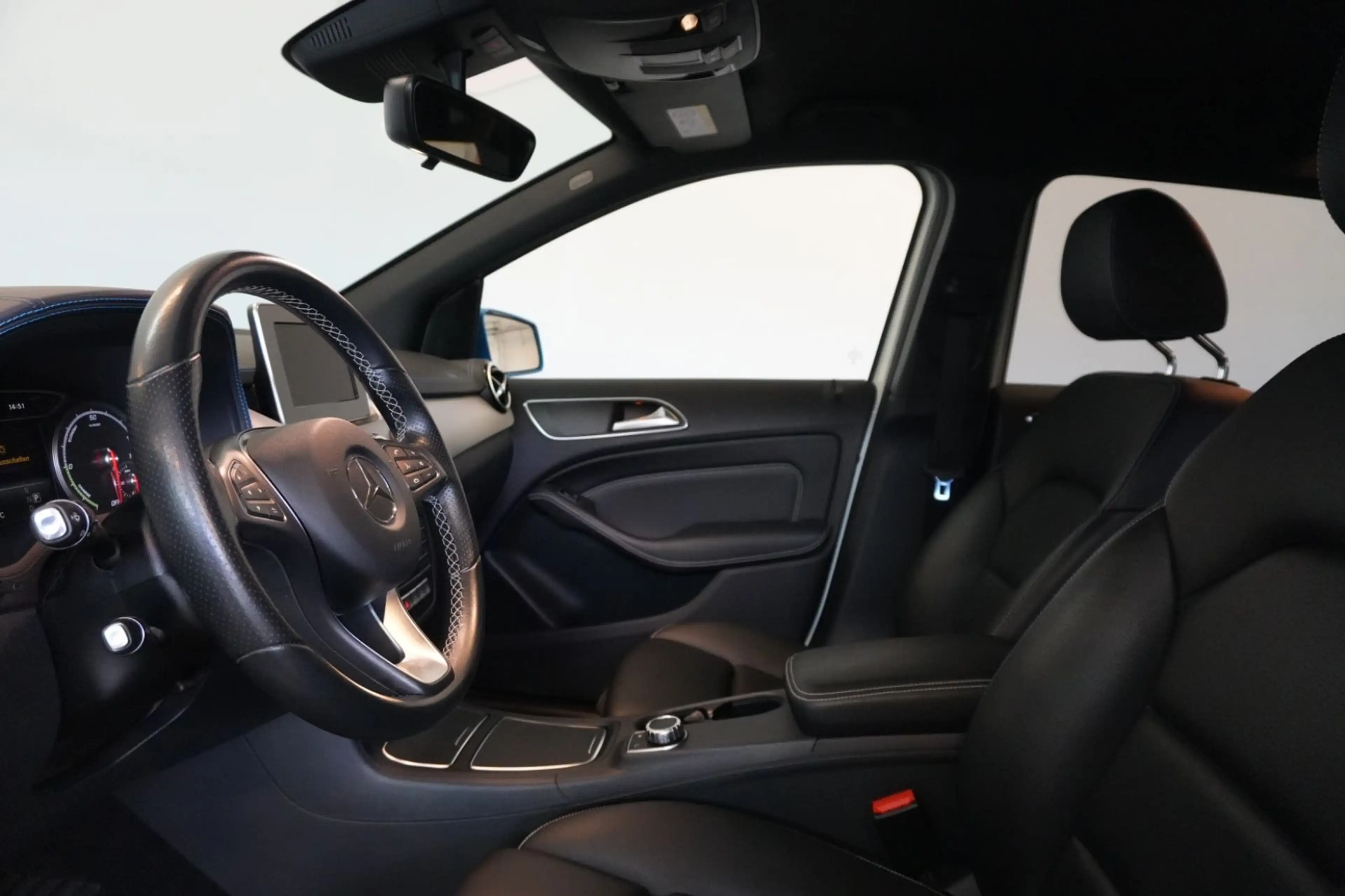 Mercedes-Benz B Electric Drive B 250 Electric Drive Standard BiXenon StzHzg — photo 9