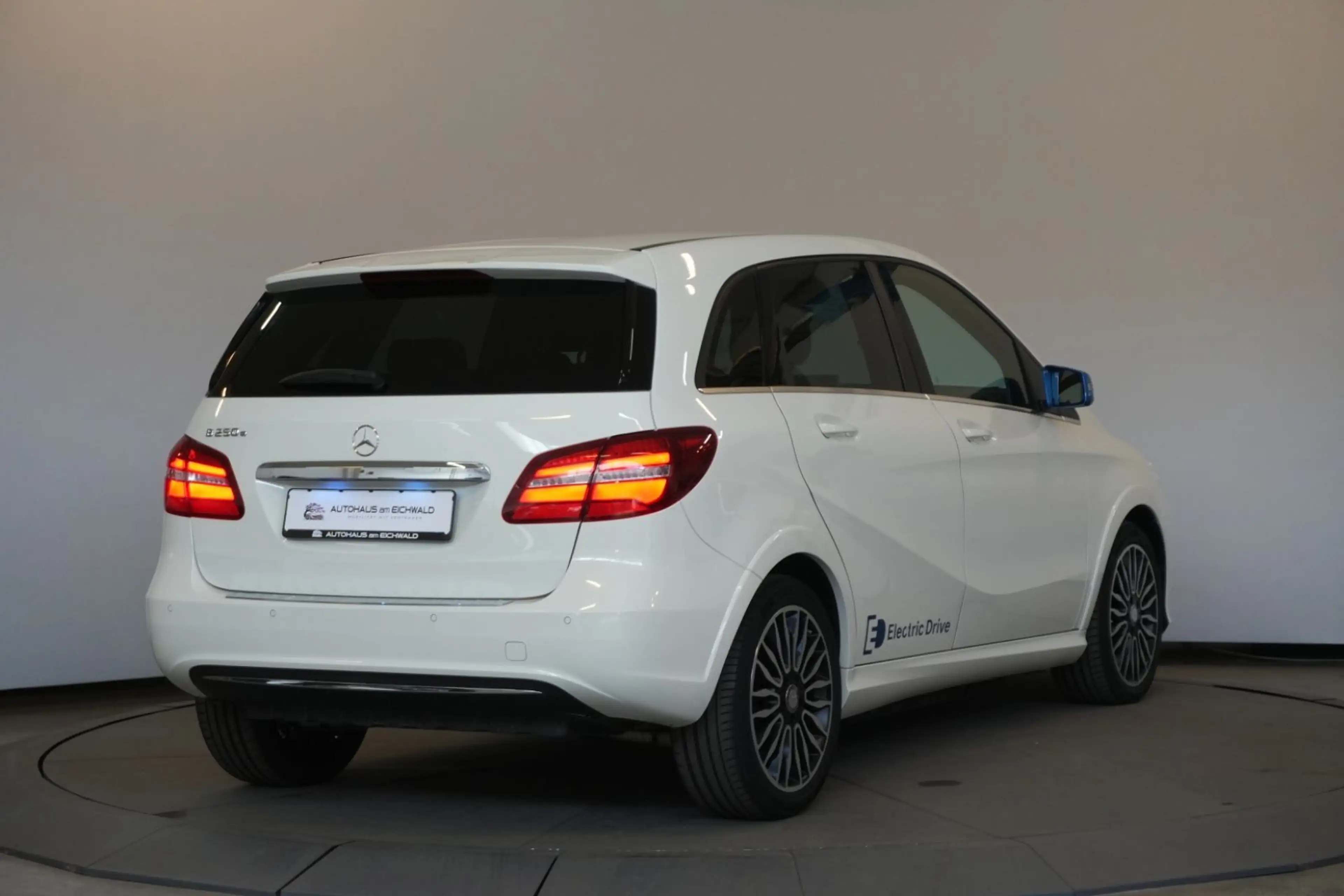 Mercedes-Benz B Electric Drive B 250 Electric Drive Standard BiXenon StzHzg — photo 5