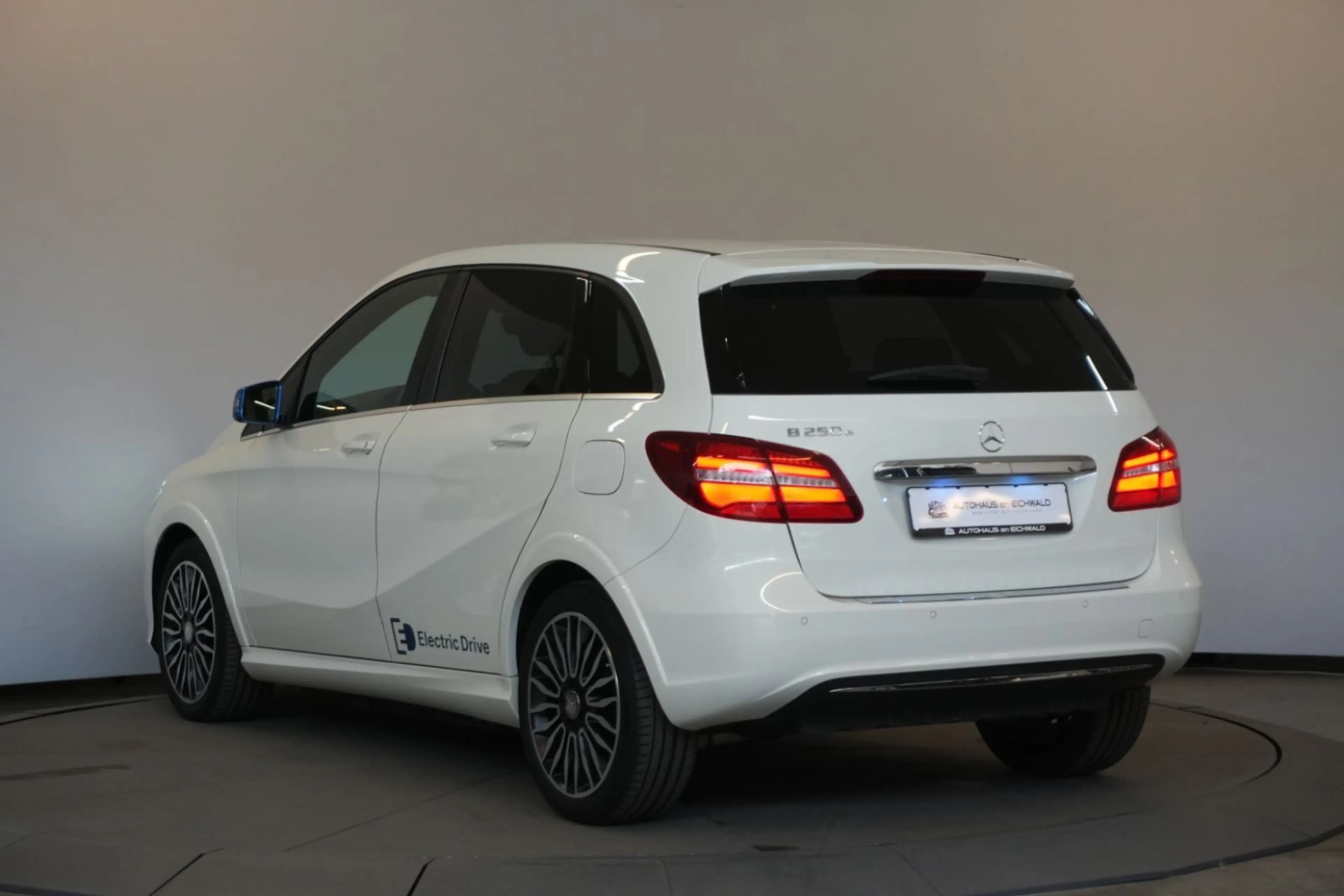 Mercedes-Benz B Electric Drive B 250 Electric Drive Standard BiXenon StzHzg — photo 3