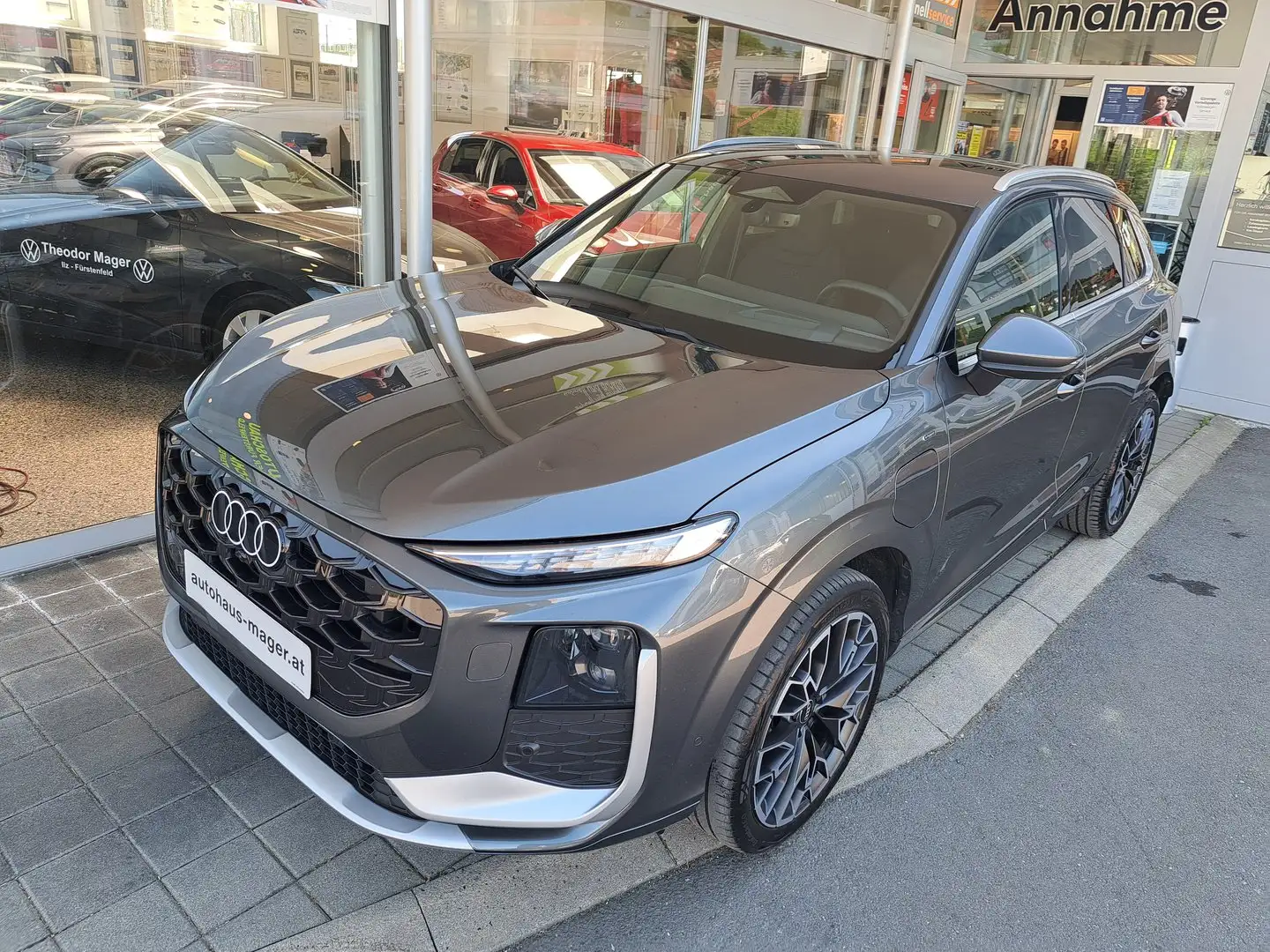Audi Q3 e-hybrid 200 kW Grau - 2
