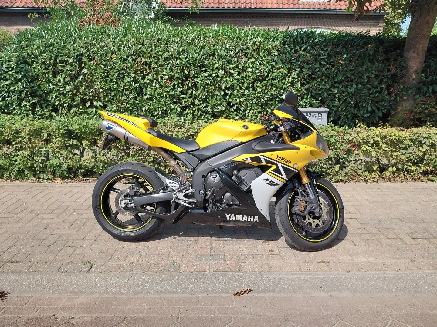 Yamaha YZF-R1 50th anniversary 180 pk+ Geel - 1