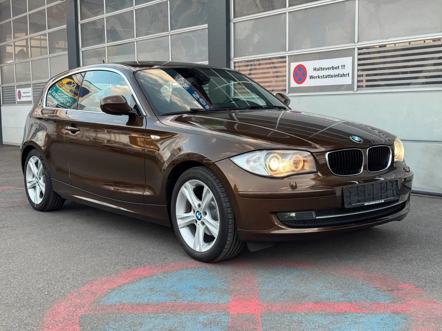 BMW 118 Baureihe 1 Lim. 118d Edition Lifestyle Brun - 2