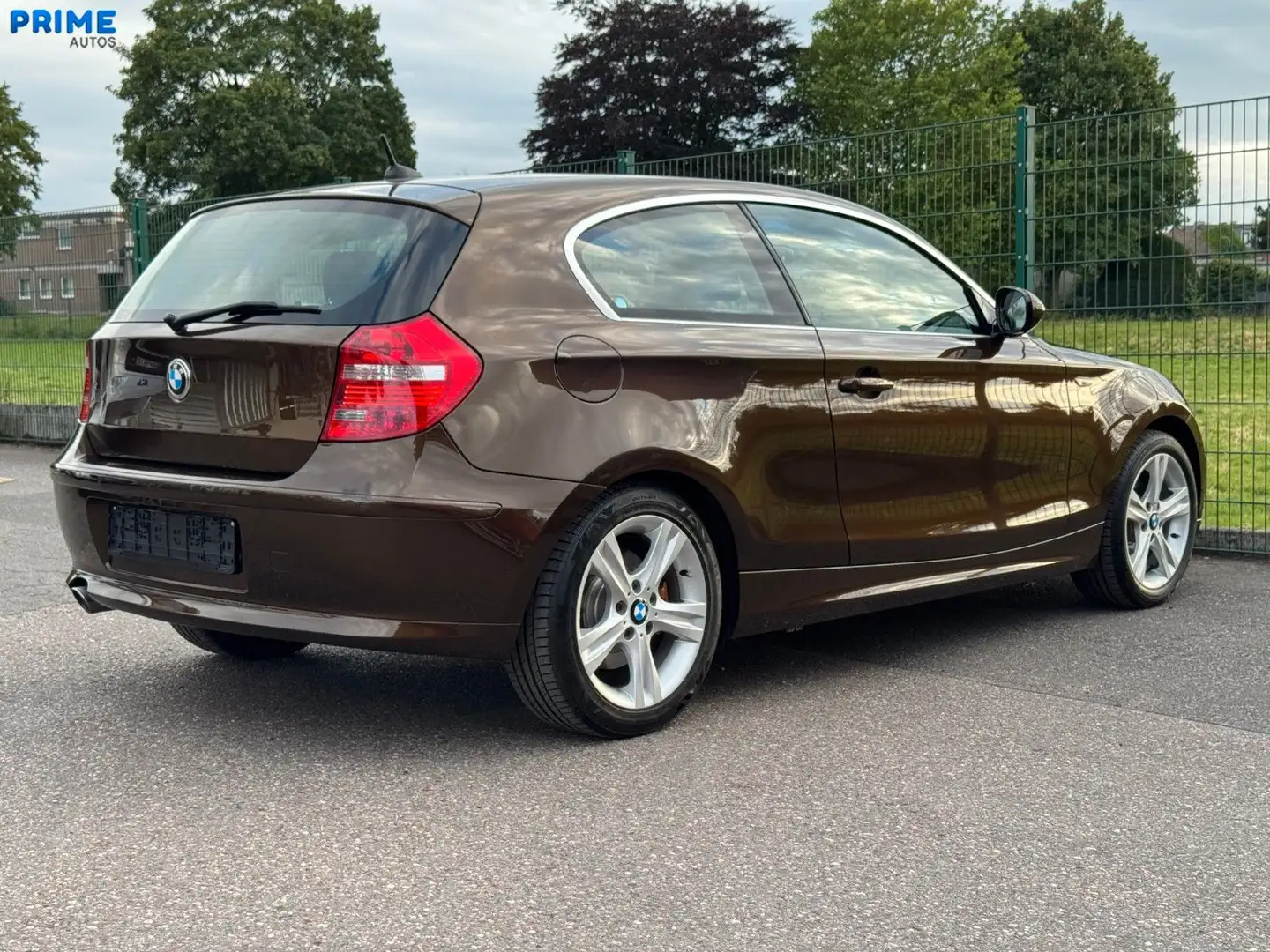 BMW 118 Baureihe 1 Lim. 118d Edition Lifestyle Bruin - 2