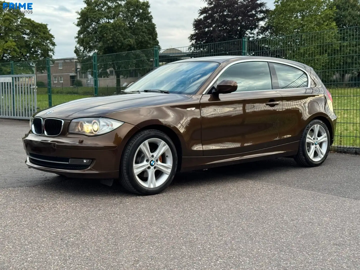 BMW 118 Baureihe 1 Lim. 118d Edition Lifestyle Bruin - 1