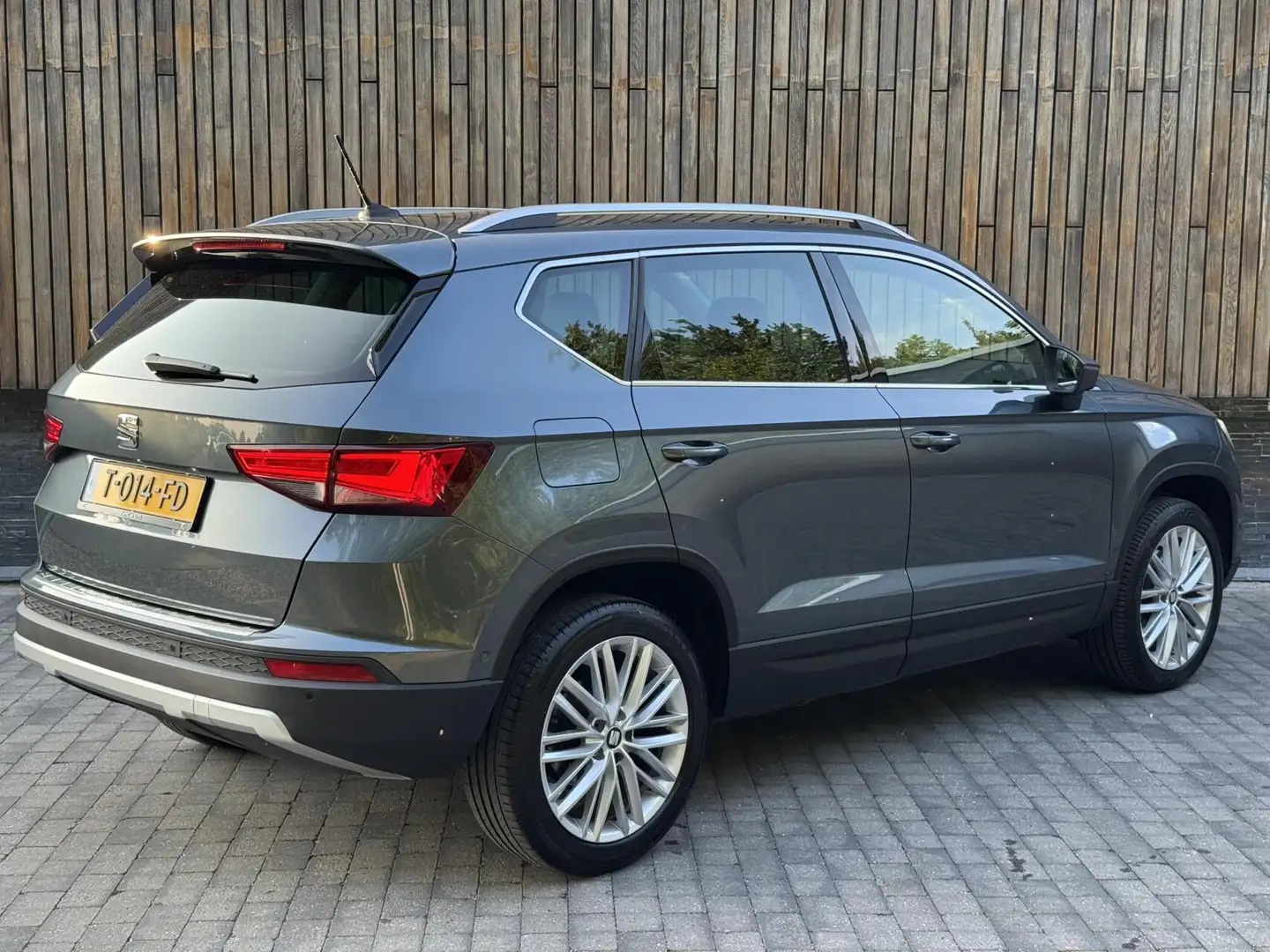 SEAT Ateca 1.0 EcoTSI Limited Edition Volleer | Stoelverwarmi Grijs - 2