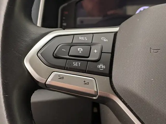 Volkswagen T-Roc view 10