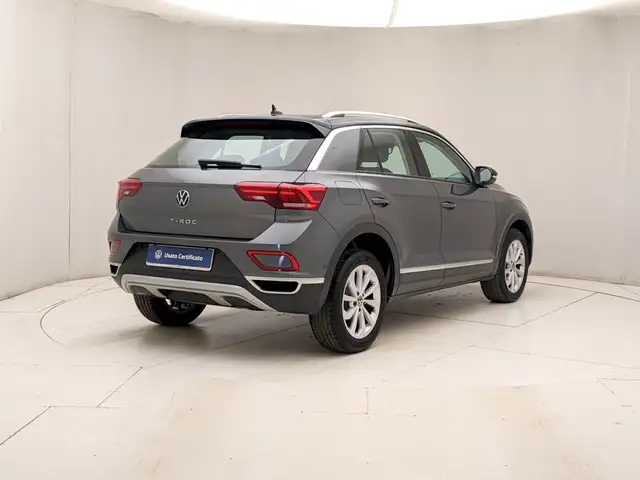 Volkswagen T-Roc view 4