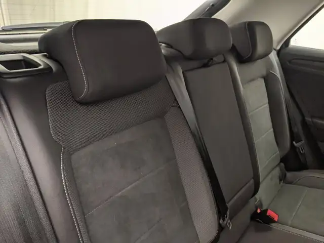 Volkswagen T-Roc view 8