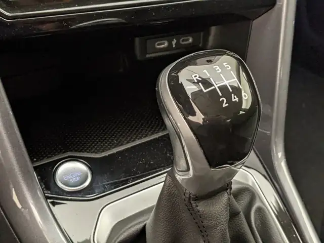 Volkswagen T-Roc view 12