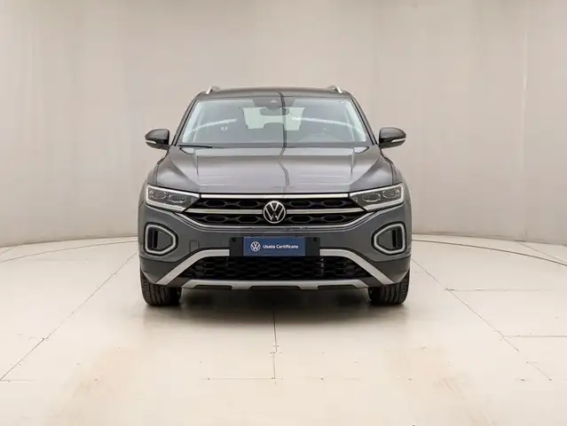 Volkswagen T-Roc view 2