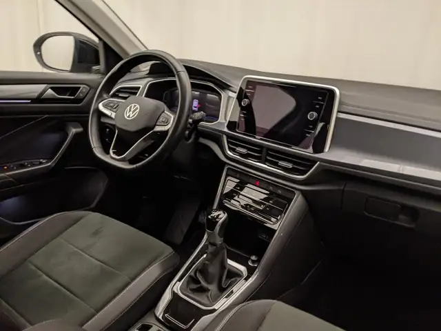 Volkswagen T-Roc view 6